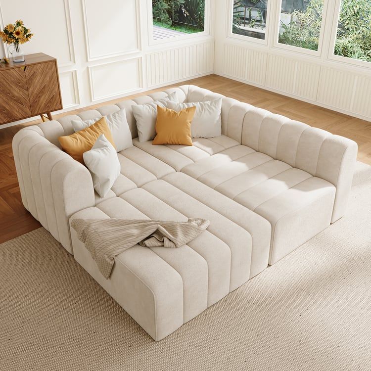 Solstice Square Lounge